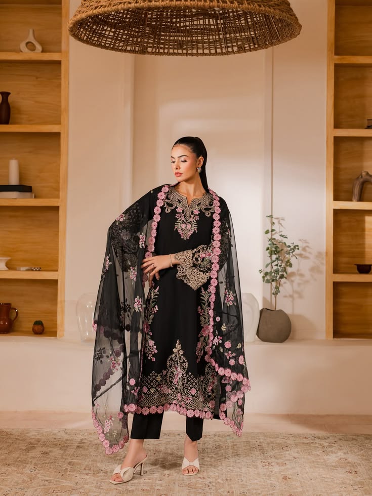 SANA SAFINAZ
